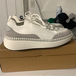 Steve Madden sneakers. Brand new never worn. size 6.5